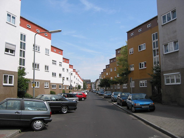 Daniel Jünger, Zig-zag residential houses (CC BY-SA 3.0), Frankfurt, Germany