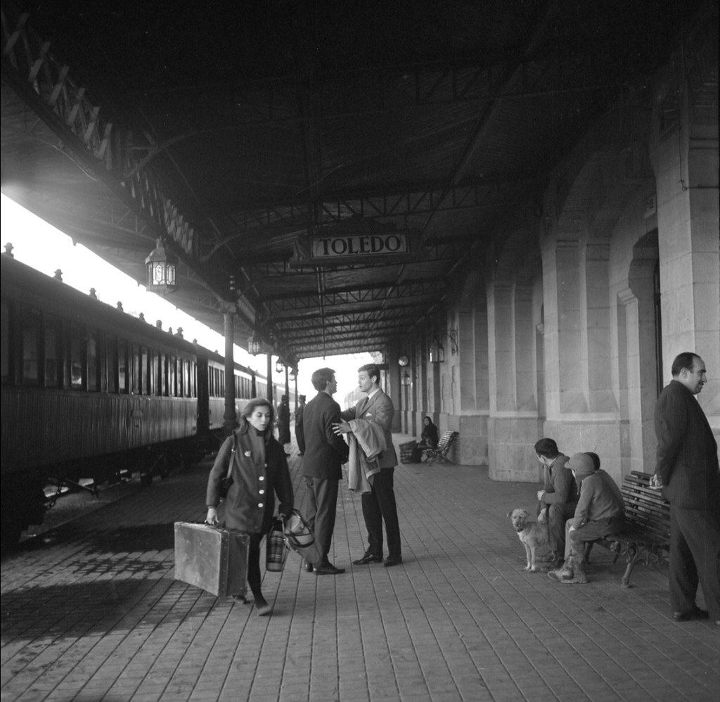 Estación de ferrocarril de Toledo. Escena de la película El Buen Amor. Fotografía de José Salvador a finales de 1962 o comienzos de 1963 © Filmoteca de Catalunya