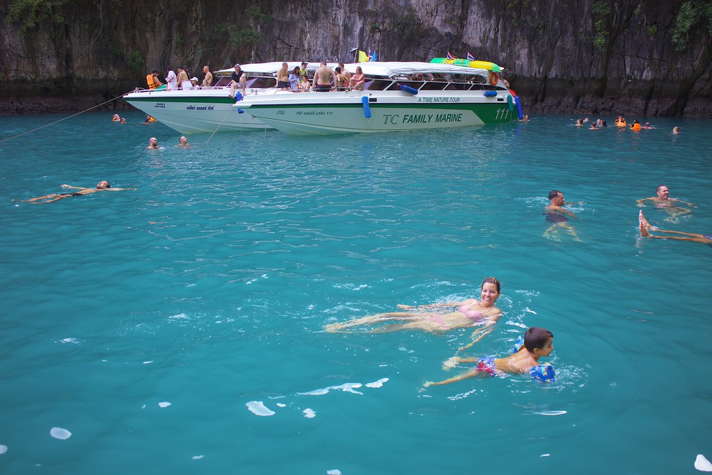Baño en Pileh lagoon en Tailandia Baño en Pileh lagoon en Tailandia