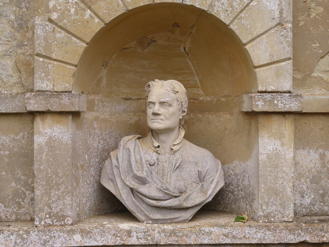 UK - Buckinghamshire - Stowe - Stowe garden - Temple of British Worthies - Bust of Sir Isaac Newton