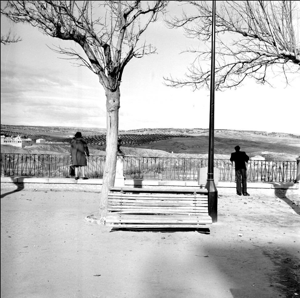 Paseo del Miradero de Toledo. Escena de la película El Buen Amor. Fotografía de José Salvador a finales de 1962 o comienzos de 1963 © Filmoteca de Catalunya