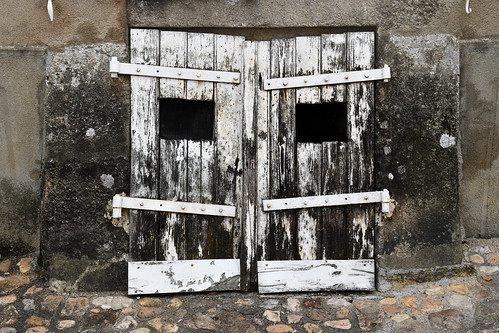 doors wooden weathered benoîtdusault sinister holes blackandwhite hinges
