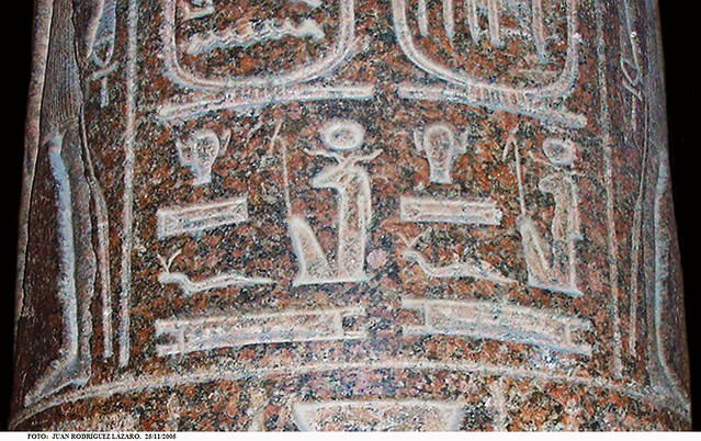 British Museum. Columna intacta del pórtico del templo de Herishef. Detalle del doble texto: “[Ramses II] amado de Herishef-Re´”