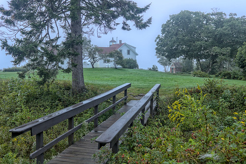 fortpointstatepark lighthouse lightstation maine september2023 bridge trees landscape