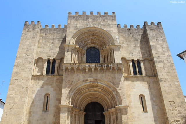 Façade de la vieille cathédrale de Coimbra