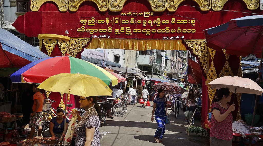 MYANMAR, Burma - auf dem Shan-Road-Markt in Yangon , Schöne, interessante  Straße,   21651