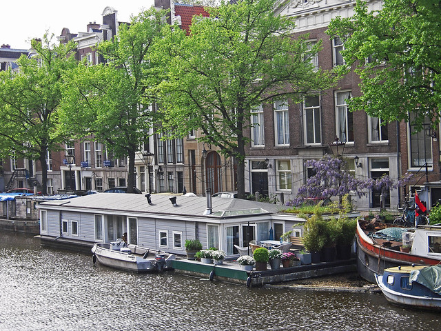 Habiter sur l'eau. Amsterdam.