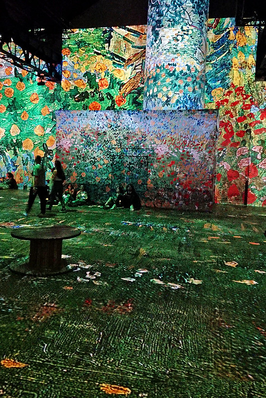 Un petit tour avec Van Gogh à l'atelier des lumières 53205960315_e0cedb5e8f_c