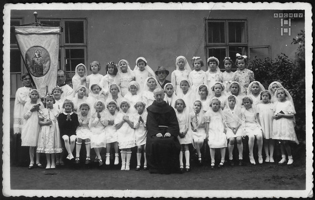 ArchivTappen38(1L)53 Erstkommunion, Exarchie, Pantokrator Fahne, 1930er