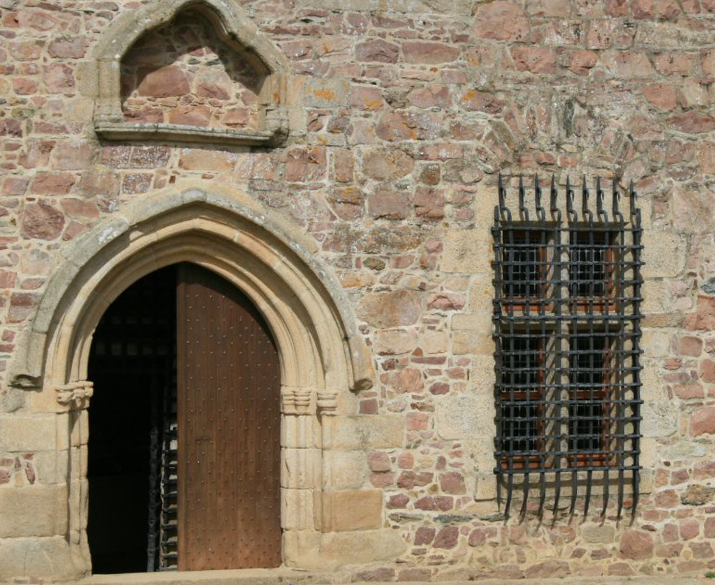 Porte d'entrée du château de La Roche Jagu