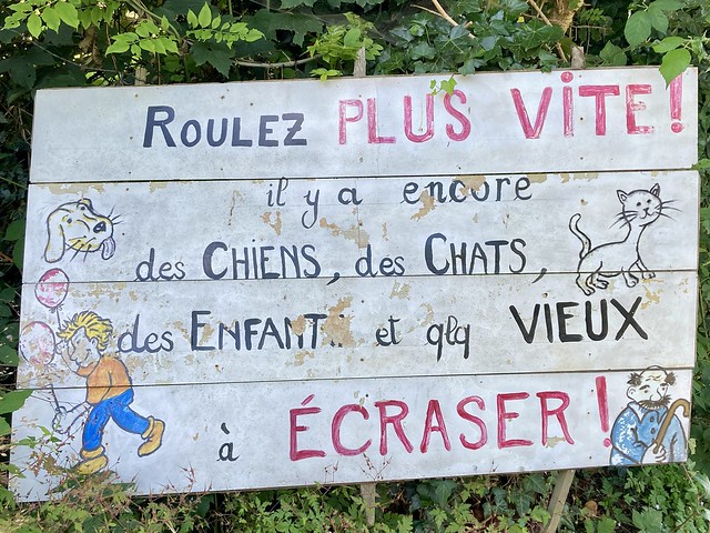 Foncer dans le panneau à Uchon (Saône-et-Loire)