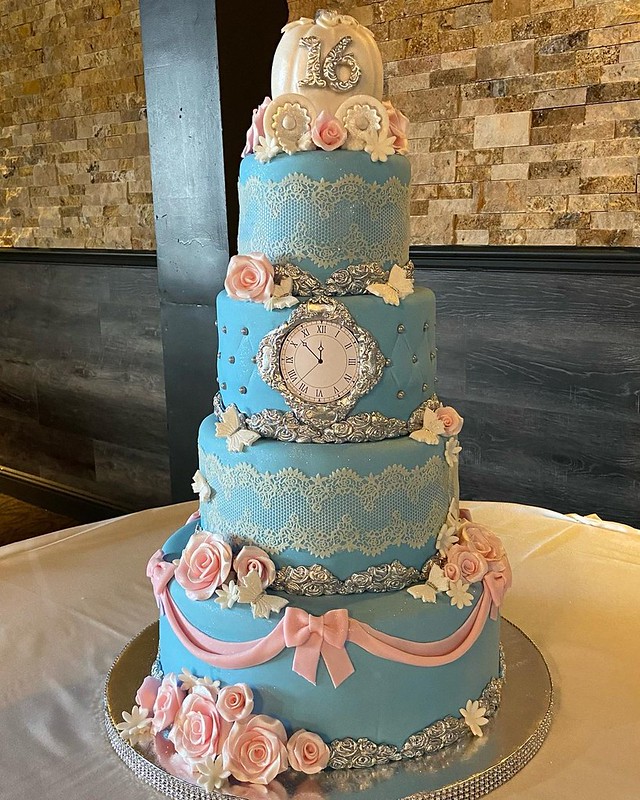 Cake by Cristina Avalos