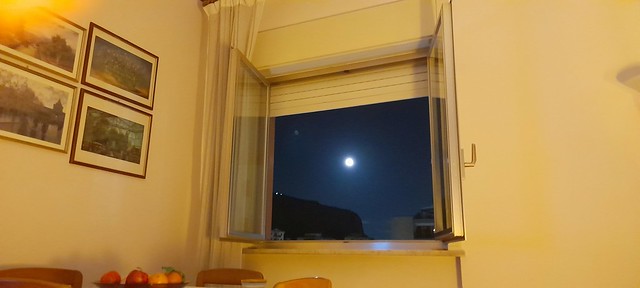 La luna alla finestra