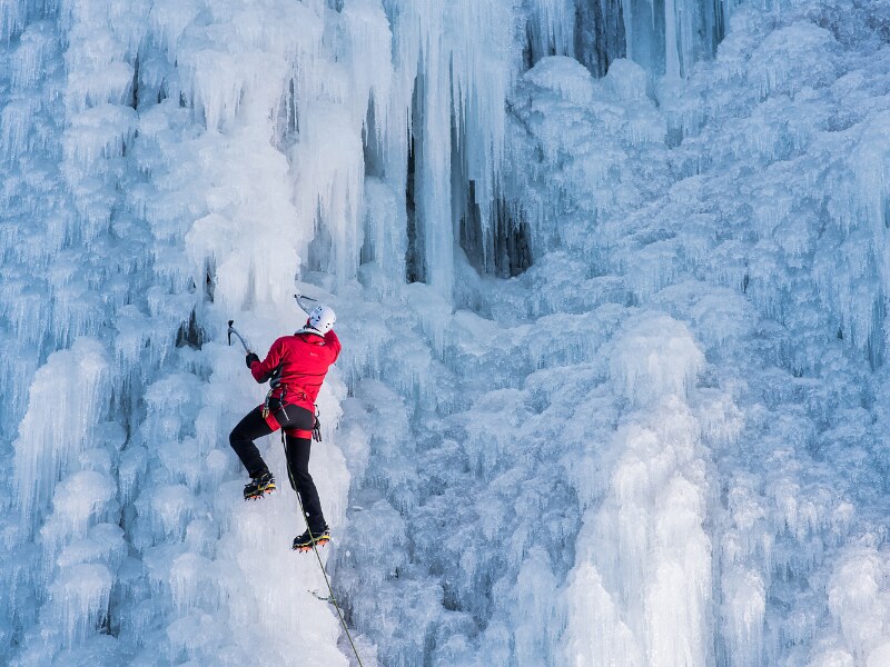 things to do in Lauterbrunnen winter - Ice climbing