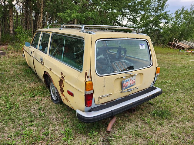Volvo 145 station wagon
