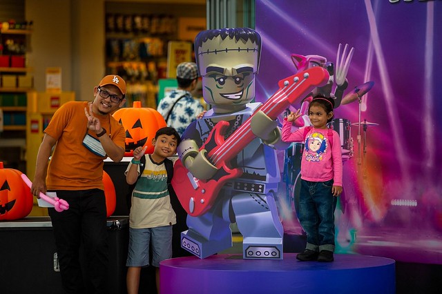 Take photos that will last a lifetime with the amazing decor and backdrops at the LEGOLAND Malaysia Monster