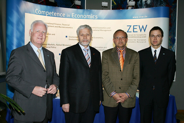 30 Jahre ZEW – Förderkreis Wissenschaft und Praxis e.V. · 30 Years ZEW Sponsors’ Association of Science and Practice