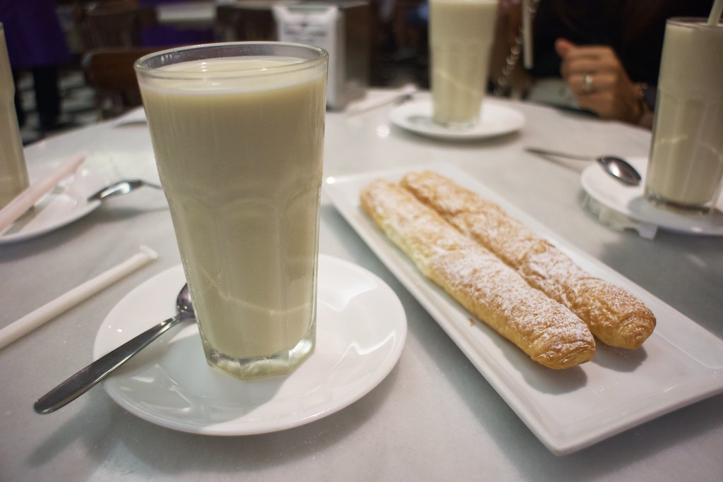 Horchata y Fartons típicos de Valencia