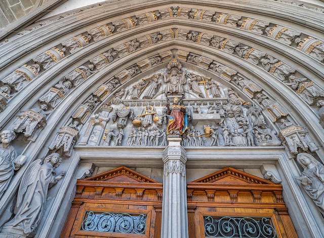 Tímpano de la Catedral de San Nicolas, Friburgo, Suiza
