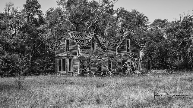 Abandoned wooden farmhouse - Kansas