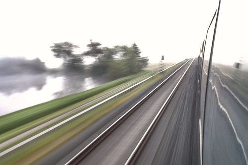 Morgennebel by gatierf, publictransportation experimentelles landscape schienen gleise nebel fog