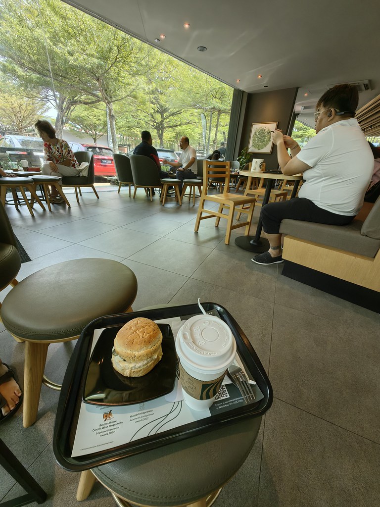 雞肉餅和菠菜三明治 Chicken patty and Spinach Sandwich rm$9.25 & 拿鐵 Latte rm$14 @ Starbucks in The Glazes Plaza, Putra Height