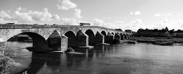Le Pont Vieux / De oude brug / Gien