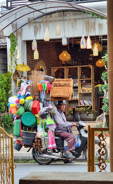 A rolling corner store - Bali