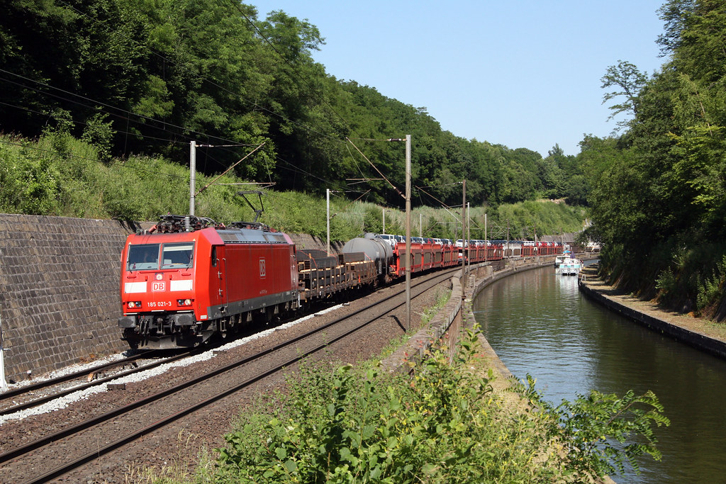 185 021-3 + freight train, Hommarting, 08/07/2010