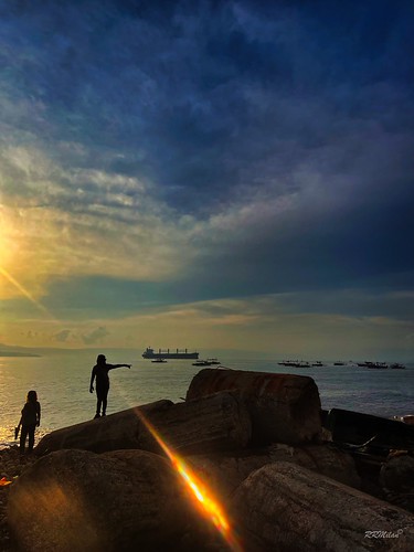 Sun ray by Ryan Ray Milan, iphone13 sunrise beach