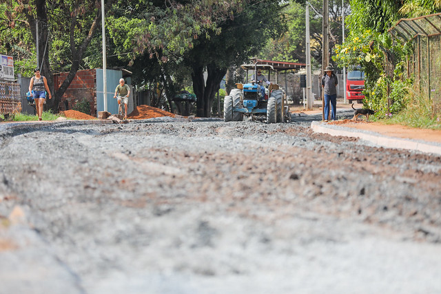 Ruas do Gama recebem mais de mil toneladas de asfalto novo