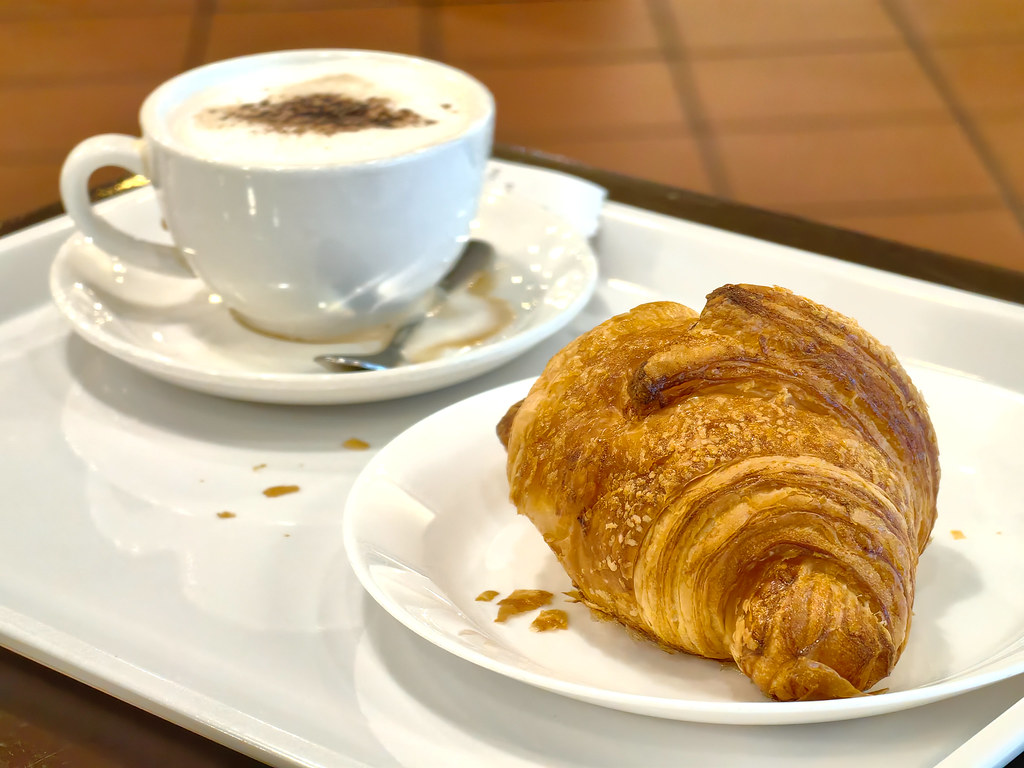 卡布奇諾 Cappuccino & 麵包 Pastry rm$8.90 @ Patisfrance USJ10