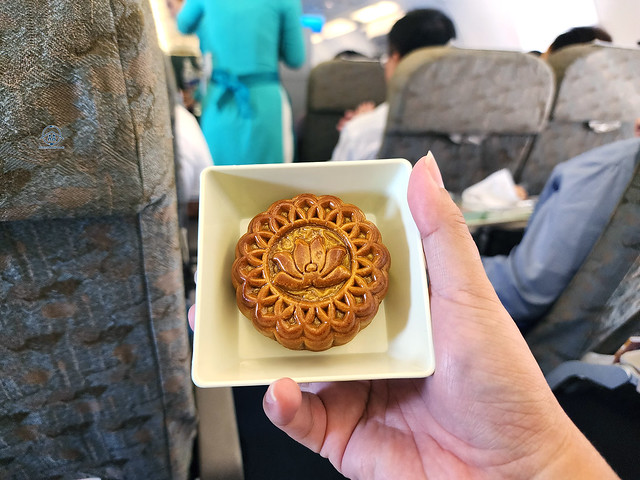 vietnam airlines mooncake