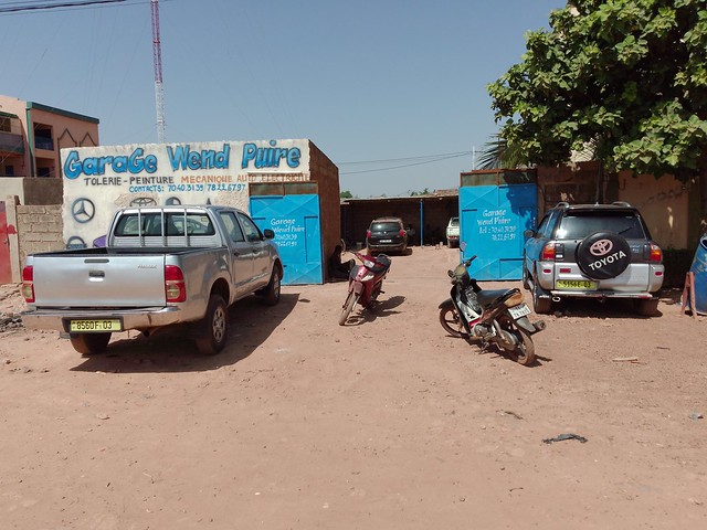 Car workshop (Ouagadougou/Burkina Faso)