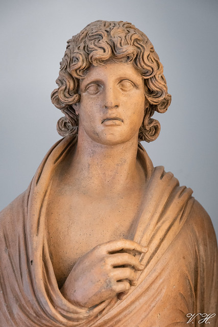 2023/07/28 14h22 statue de jeune homme en toge (détail), 1ère moitié du 3ème siècle av. J.-C. (Cales), Musée archéologique de Naples