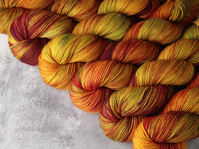 Favourite Sock – hand-dyed pure merino superwash wool 4 ply/sock yarn 100g – ‘Crackle Underfoot’