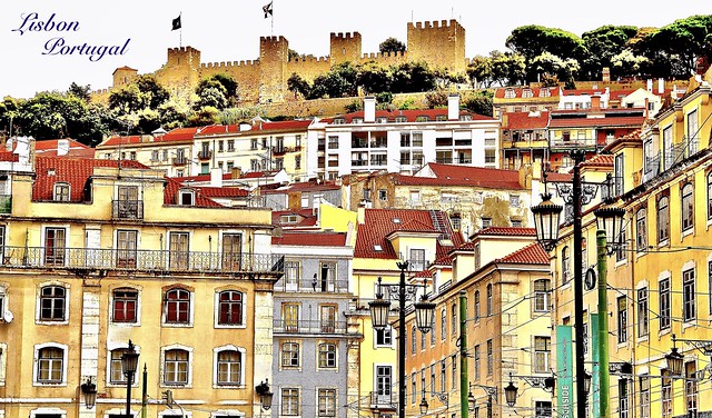 HOUSES and the ST-GEORGES CASTEL ( Castilo San Jorge ) in LISBON CITY, PORTUGAL, EUROPA