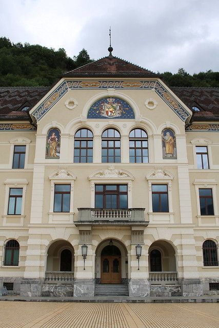 Liechtenstein: Regierungsgebäude des Fürstentums Liechtenstein in Vaduz
