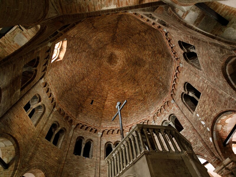 things to do in Bologna in winter - Santo Stefano