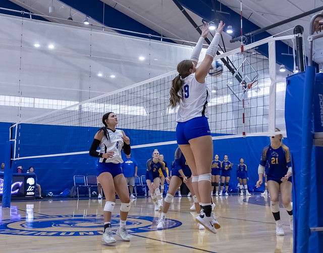 Trailblazers Volleyball Earn a Pair of Wins in Tri-Match