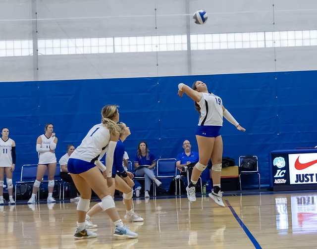 Trailblazers Volleyball Earn a Pair of Wins in Tri-Match