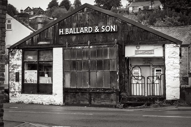 Ballard's Garage, Welshpool