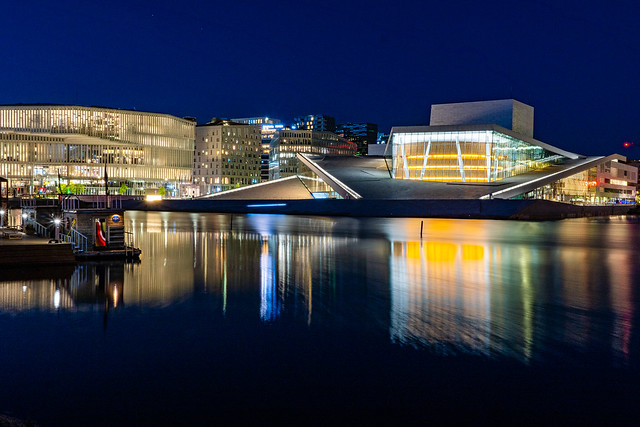 Oslo by Night 4/4  Blick auf die Oper