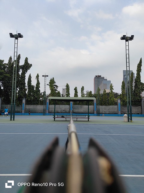 (foto utama 02) – lapangan tenis