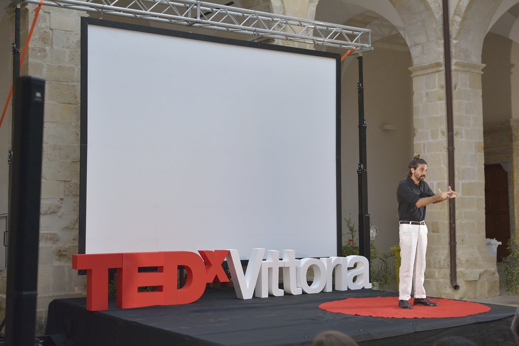 TEDxVittoria23 | SpazioTempo: Verso dimensioni nascoste