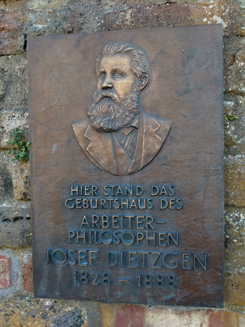 Gedenkplatte für den Arbeiterphilosophen Dietzgen, geboren in Blankenberg
