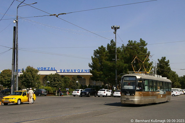 Asien, Usbekistan, Samarqand (Samarkand), Beruniy kochasi, am Hauptbahnhof