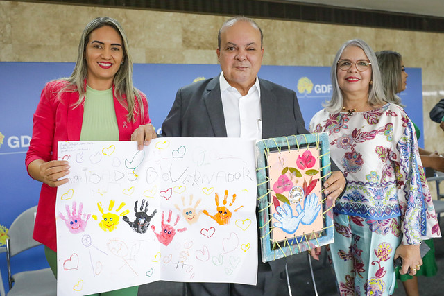 Governador Ibaneis Rocha assina decreto que permite ampliação de creches e escolas