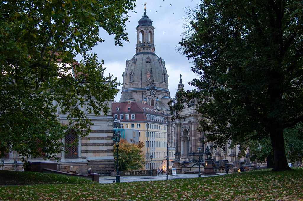 Dresden. Frauenkirche im Herbst (Variante in Farbe)