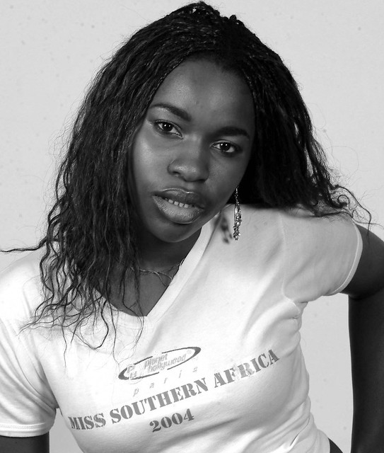 image598 B&W Miss Southern Africa UK Beauty Pageant Contest Auditions at Club 90 Uganda Club Stratford London Nov 2004 Delightful Model Kuda